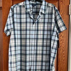 Mens 3XL shirt, not meant for a tall 3 XL
New with tags blue tones